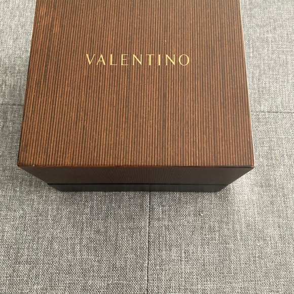 Vintage Valentino Ladies' Watch Leather Strap - New with tags! - Picture 5 of 5